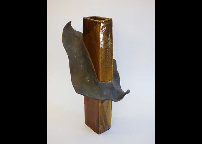 “Attraverso” – 2017 Ceramica Raku 24x46x26 cm