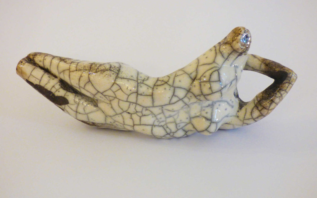 “Figura distesa (a Rodin)” – 2014 Ceramica Raku 37x15x10 cm