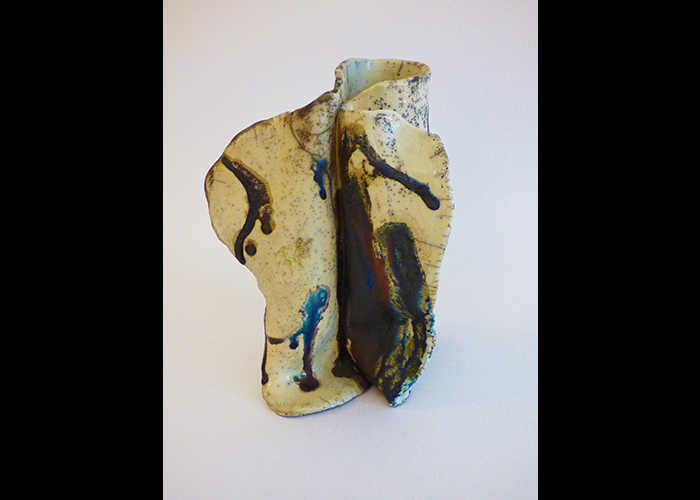 “Vaso (anche da appendere)” – 2005 Ceramica Raku 20x27x16 cm