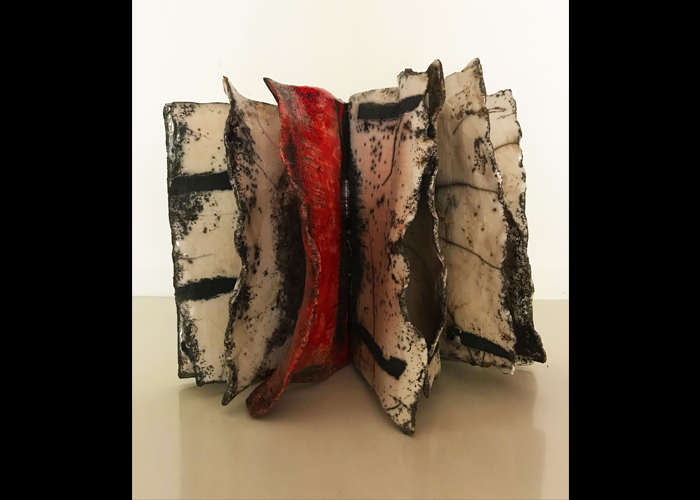 “Taccuino” – 2019 Ceramica Raku 25×20 cm