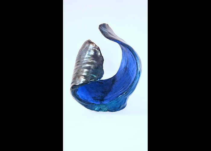 “Abbracci – 1” – 2023 Ceramica Raku – 25X23X20 cm