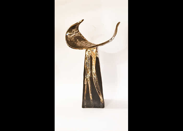 “Vola” – 2023 Ceramica Raku – 40X25X14 cm